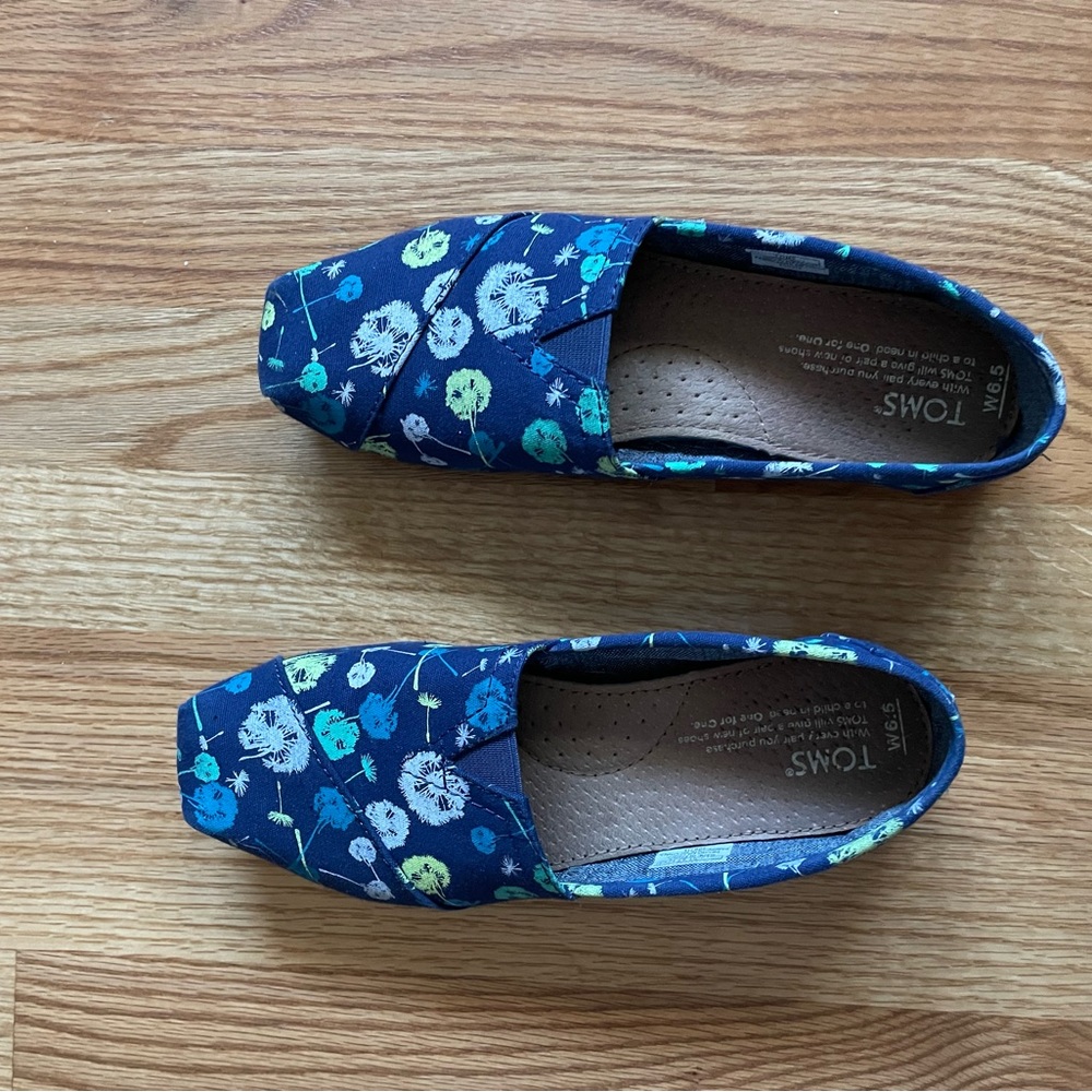 TOMS size 6.5